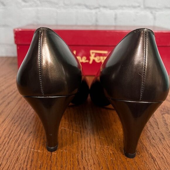 Salvatore Ferragamo 7.5 B 2-Tone Bronze & Black Patent Leather heels new - Picture 9 of 13